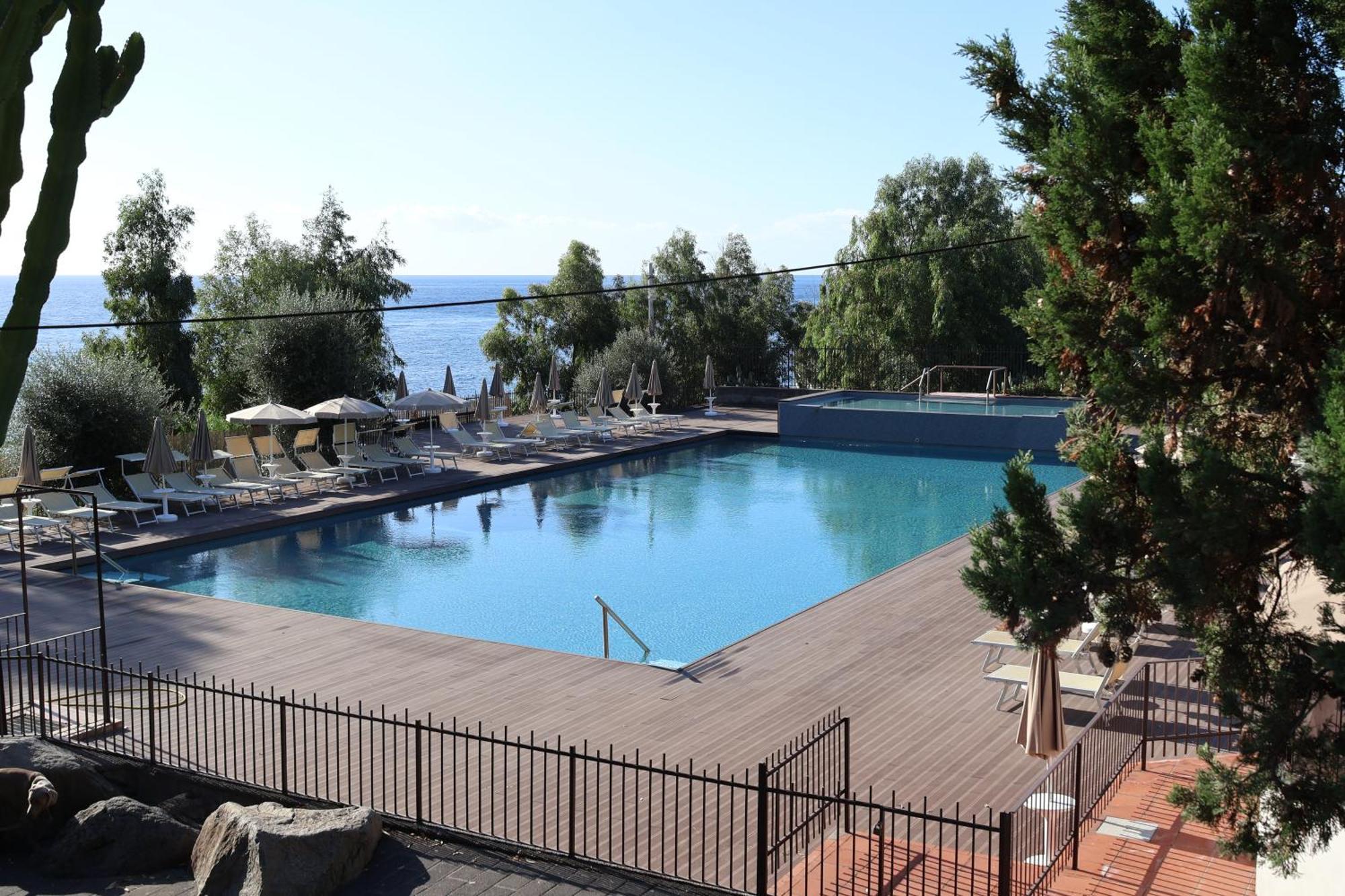 Il Pampaleone Glamping And Resort Acireale Exterior photo